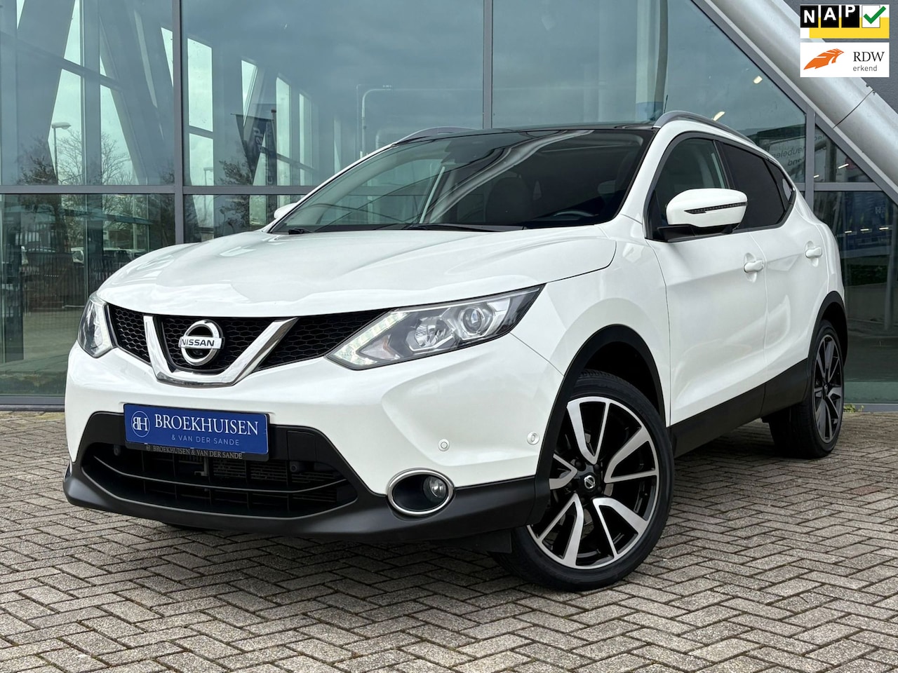 Nissan Qashqai - 1.2 Tekna Panoramadak / Trekhaak / 360 Camera / Leder - AutoWereld.nl