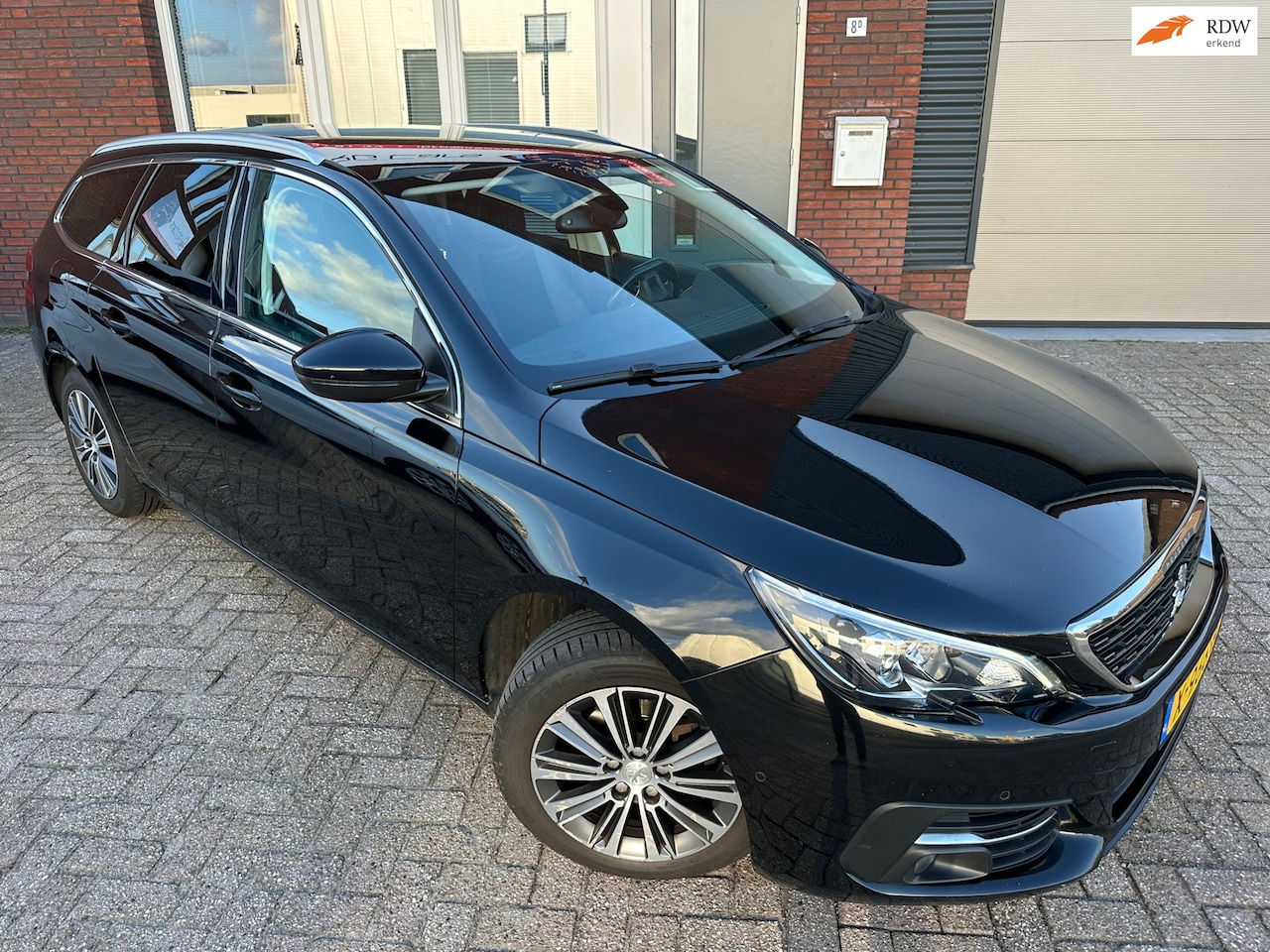 Peugeot 308 SW - 1.2 PureTech Blue Lease Premium / Leder / Navi / Camera / PDC / LED / LM - AutoWereld.nl