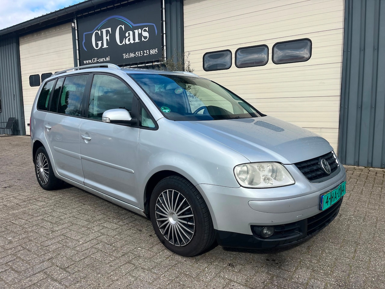 Volkswagen Touran - 2.0-16V FSI Highline APK - AutoWereld.nl