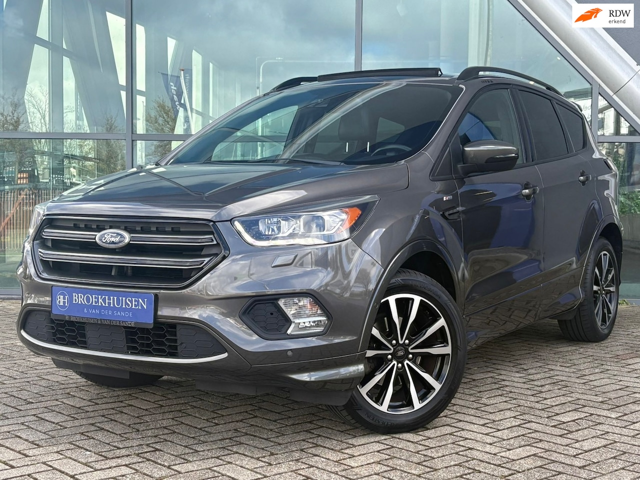 Ford Kuga - 1.5 EcoBoost St-Line 150pk Panoramadak / Camera / Winterpakket - AutoWereld.nl