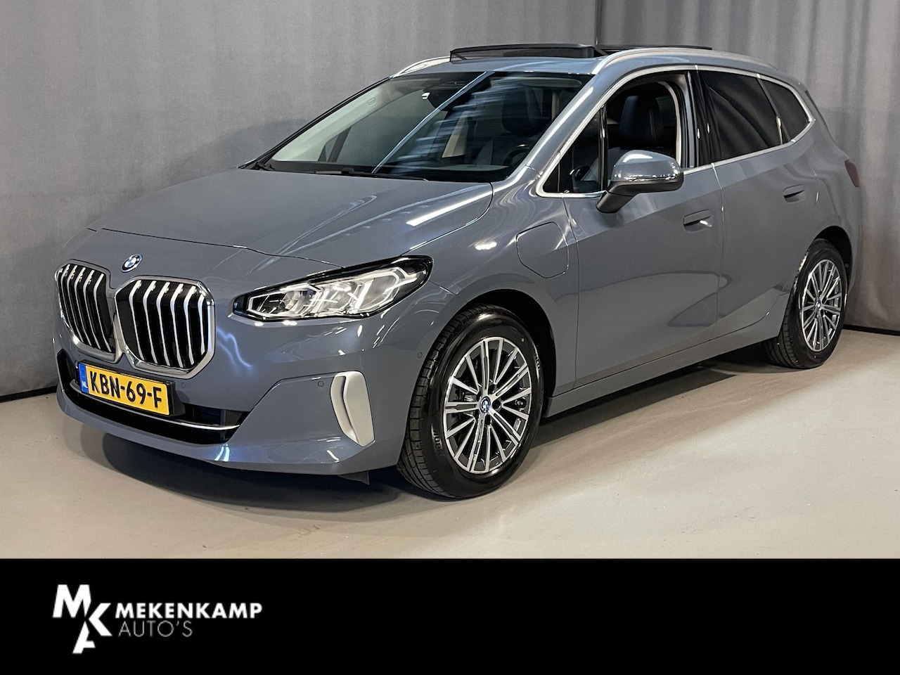 BMW 2-serie Active Tourer - 225e xDrive Luxury Line 17"/Leder + memory/Panoramadak/Stoelmassage/Harman Kardon/Camera/H - AutoWereld.nl