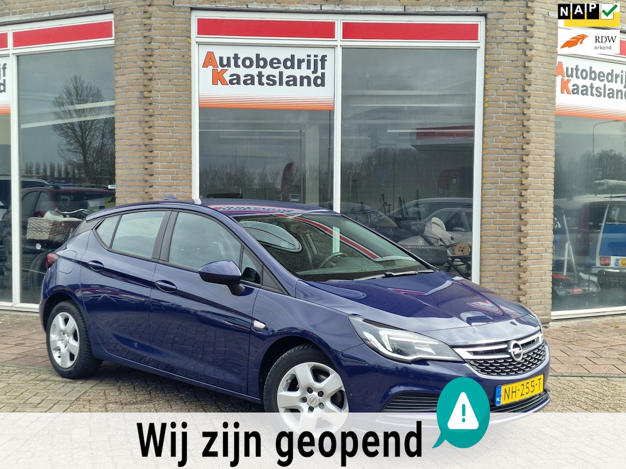 Opel Astra - 1.6 CDTI Online Edition - Navi - Cruise - Clima - - AutoWereld.nl
