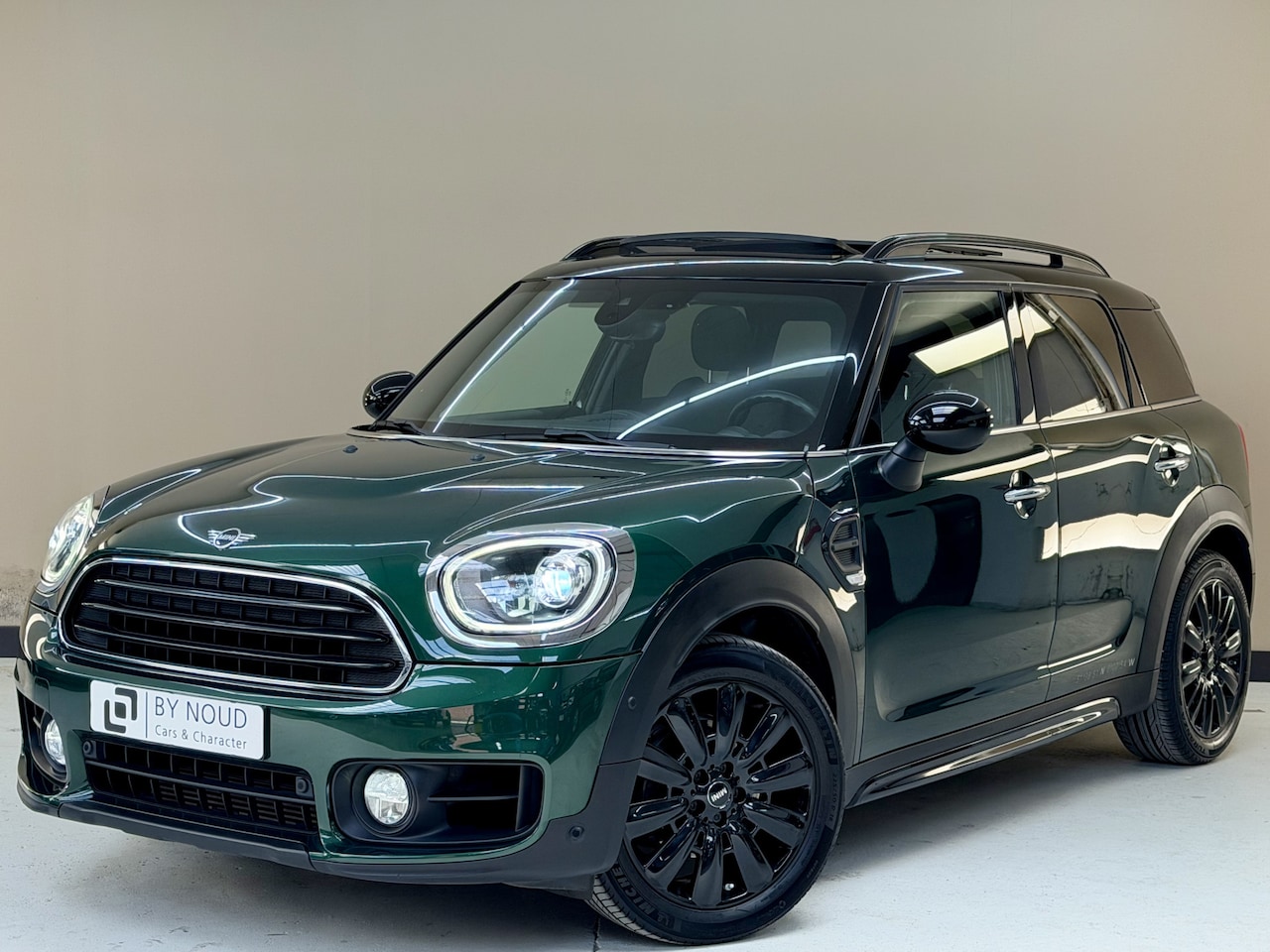 MINI Countryman - Mini 1.5 Cooper Chili Oakwood, 136Pk, 2018, Panoramadak, Sportstoelen, Climate control, Cr - AutoWereld.nl