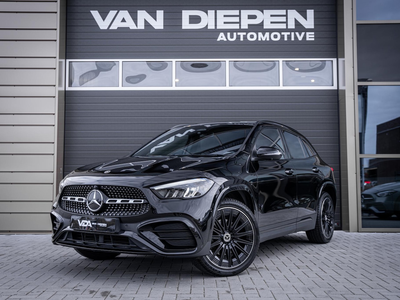 Mercedes-Benz GLA-Klasse - 250 e AMG Line - Facelift l Pano l 360cam l Sfeer l Keyless - AutoWereld.nl