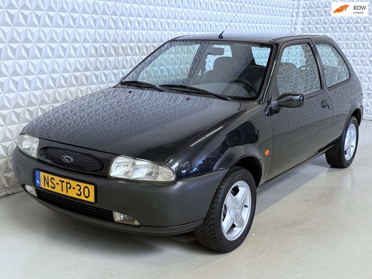 Ford Fiesta - 1.3-16V Ghia APK Stuurbekrachting / 176.000km (1996) - AutoWereld.nl