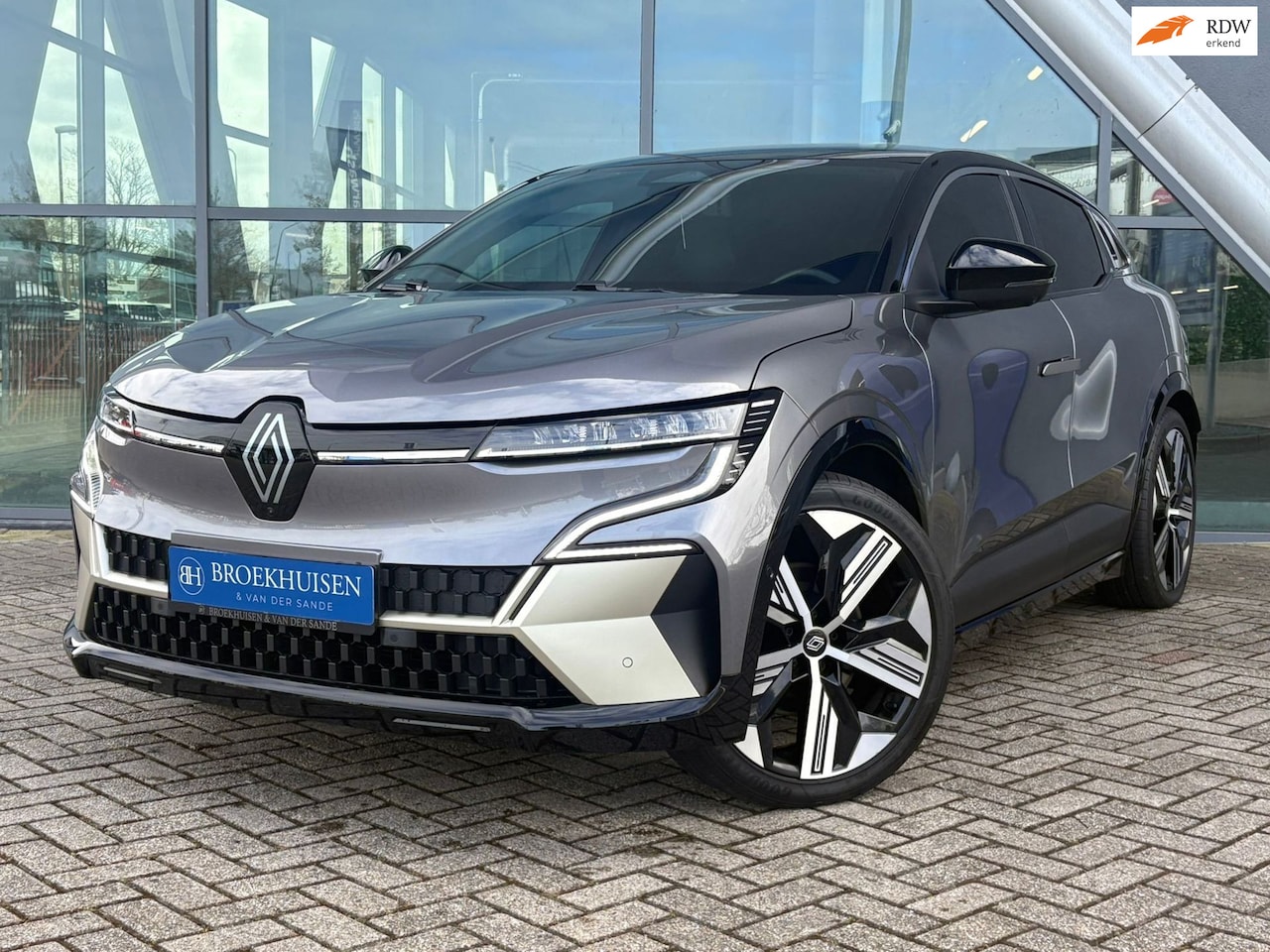 Renault Mégane E-Tech - Comfort range iconic 60 kWh 218pk Stoel-Stuur Verwarming / H/K Audio / 360 Camera - AutoWereld.nl
