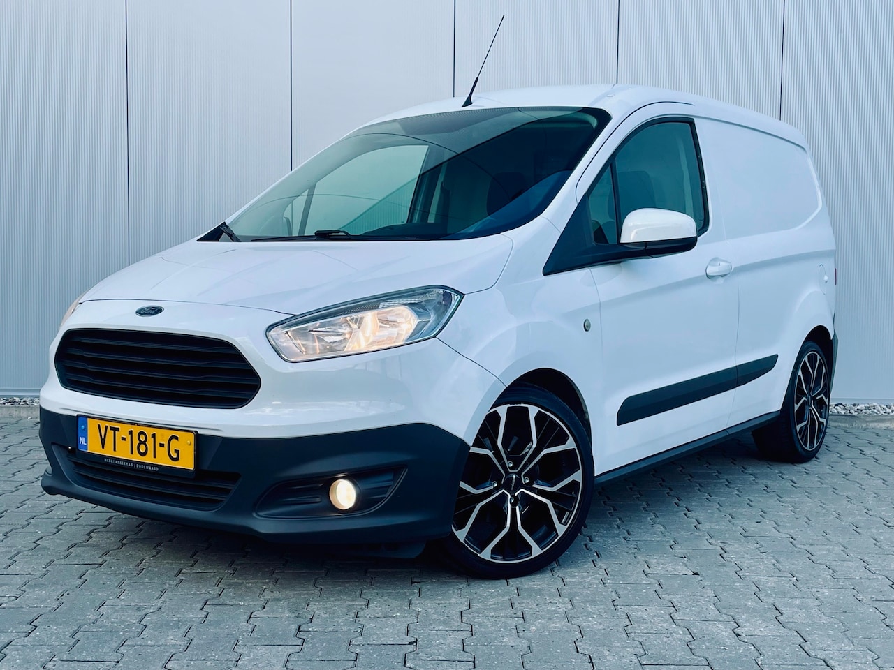 Ford Transit Courier - 1.5 TDCI Trend 1.5 TDCI Trend, Climate, Navigatie, 17” Lmv - AutoWereld.nl
