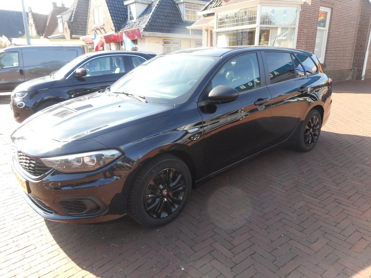 Fiat Tipo Stationwagon - 1.4 Street CRUISE CONTROL+NAVIGATIE+METALLIC+RESERVEWIEL - AutoWereld.nl