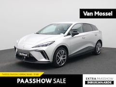 MG MG4 - 64 kWh Luxury | Parkeer camera | Half lederen bekleding