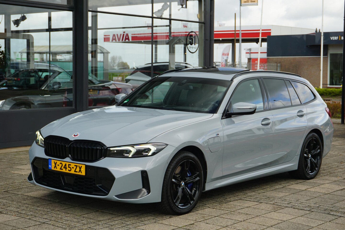 BMW 3-serie Touring - 330e xDrive | M Sport Pro | ACC | PANO | Trekhaak - AutoWereld.nl