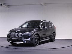 BMW X1 - sDrive20i VDL Nedcar Edition | Panoramadak | H/K | Stoelverwarming