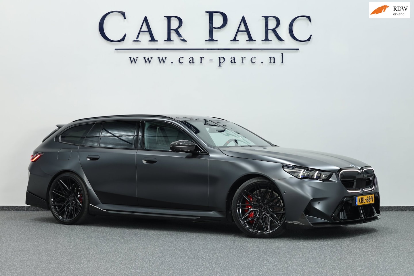 BMW 5-serie Touring - M5 950+PK BTW/AKRAPOVIC OPF DELETED/CARBON M-PERFORMANCE/EVENTURI/22” VOSSEN/B&W/PANO/HUD/ - AutoWereld.nl