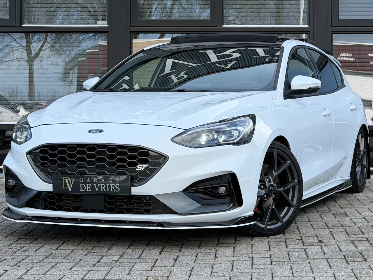 Ford Focus - 2.3 EcoBoost ST-3 Panoramadak Sportuitlaat ACC Recaro Maxton Garantie - AutoWereld.nl