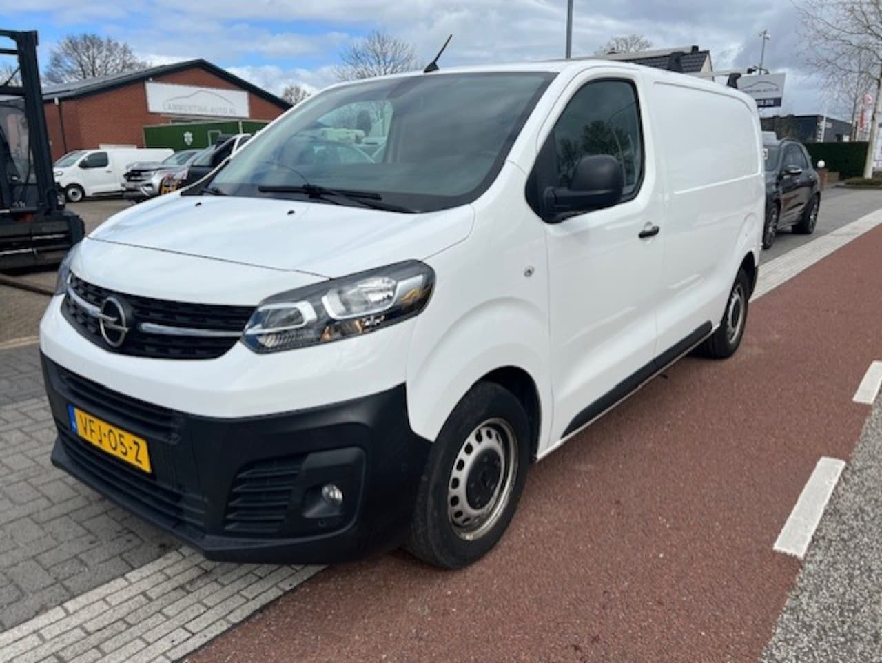 Opel Vivaro - 2.0 CDTI L2H1 Edition KLIMA NAVI EURO6 - AutoWereld.nl