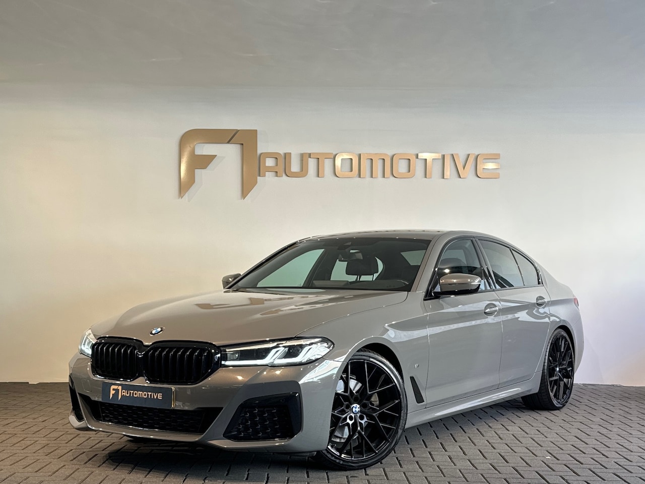 BMW 5-serie - 520i High Executive M Sport Memory|Trekhaak|Leer - AutoWereld.nl
