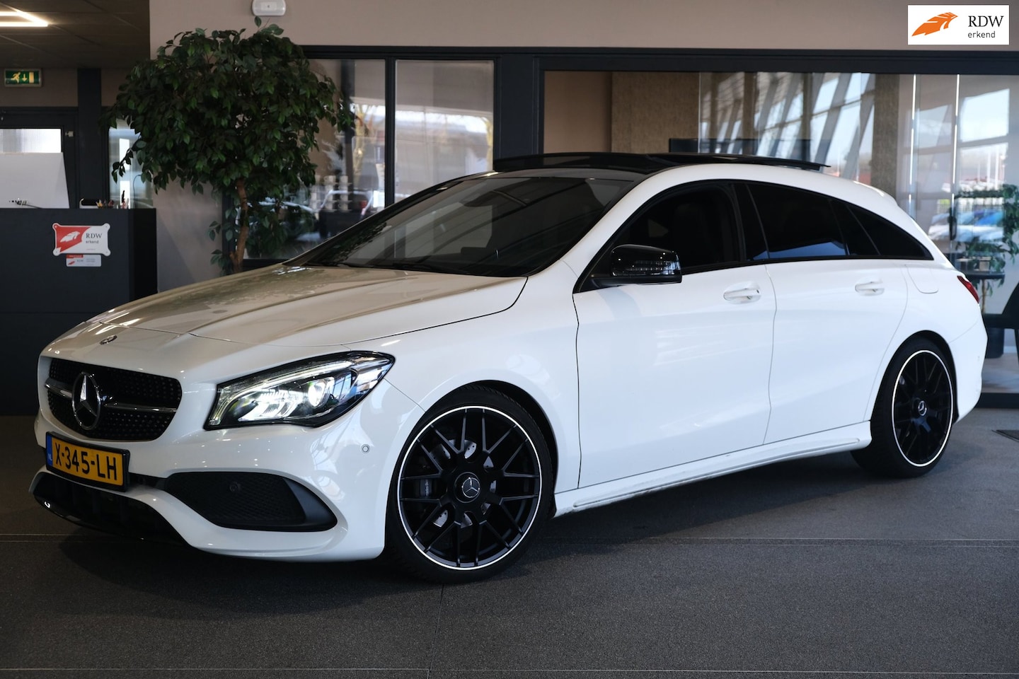 Mercedes-Benz CLA-Klasse - SB 180 Amg Pano Night Led - AutoWereld.nl