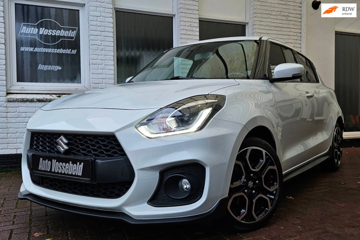 Suzuki Swift - 1.4 Sport 140PK Adaptive Cruise, Carplay - AutoWereld.nl