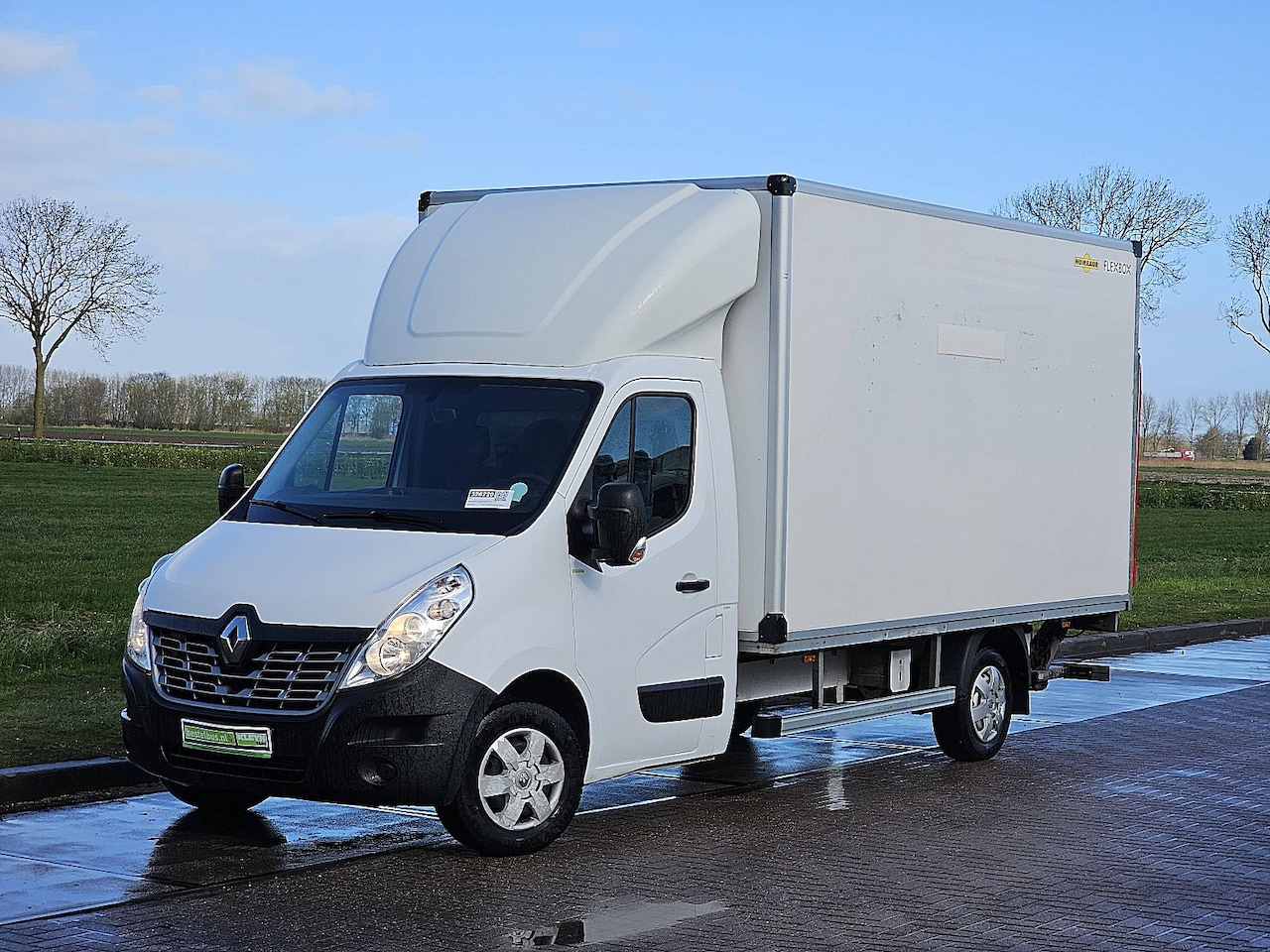 Renault Master - T35 2.3 dCi 135 Bakwagen Laadklep Airco 130Pk Euro6! - AutoWereld.nl