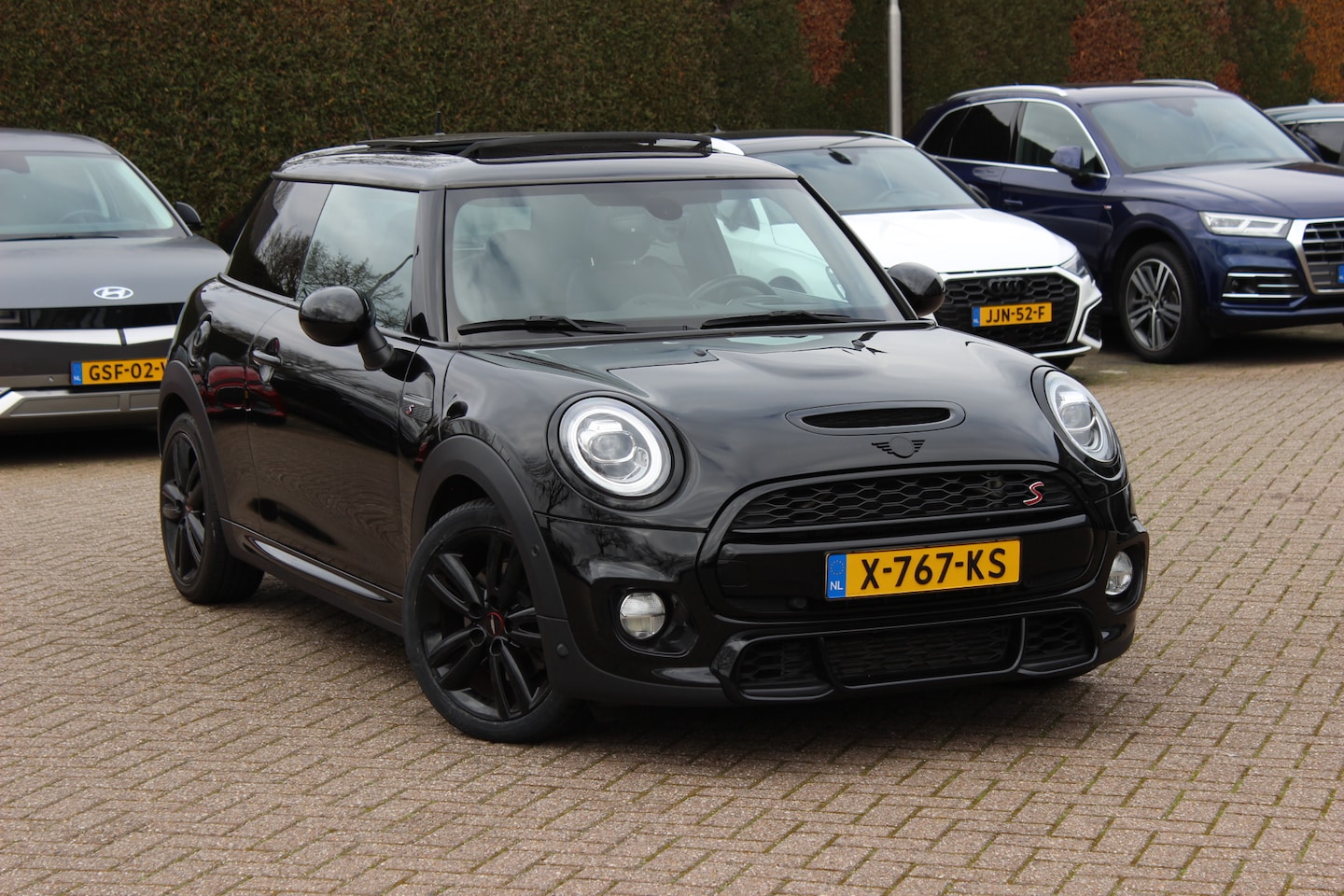 MINI Cooper S - Mini 2.0 Chili / Panoramadak / Camera / Head-up / Leder / Harman Kardon / 18'' / Navigatie - AutoWereld.nl