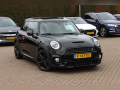 MINI Cooper S - 2.0 Chili / Panoramadak / Camera / Head-up / Leder / Harman Kardon / 18'' / Navigatie / St