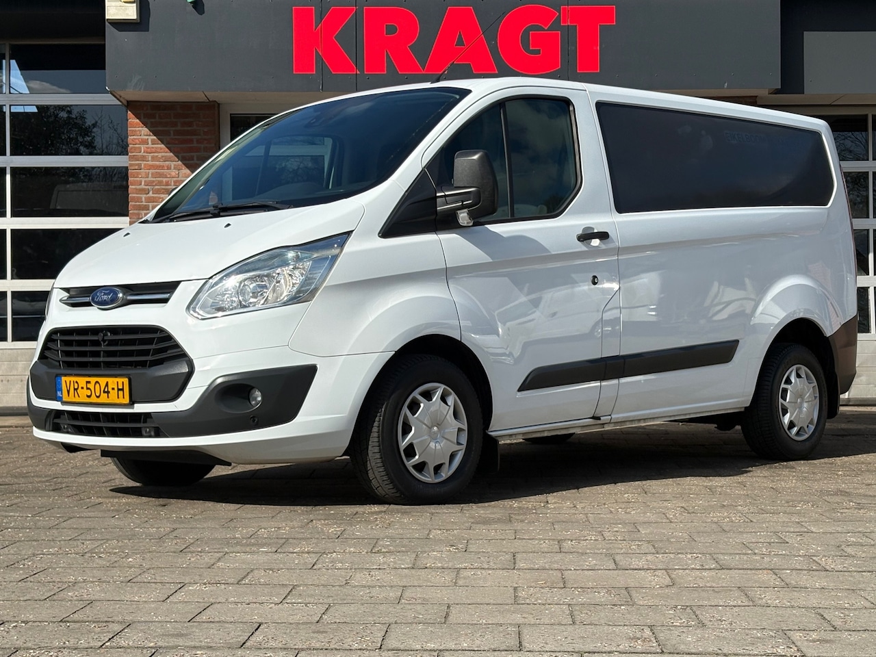 Ford Transit Custom - 270 2.2 TDCI L1H1 Trend|NAP|airco|cruise|achteruitrijcamera|parkeersensoren|navi|voorruitv - AutoWereld.nl