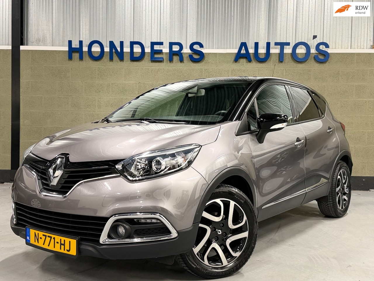 Renault Captur - 0.9 TCe Helly Hansen I KEY-LESS I STOELVERWARMING I NAVI I CAMERA I PDC I ALL SEASON I CLI - AutoWereld.nl