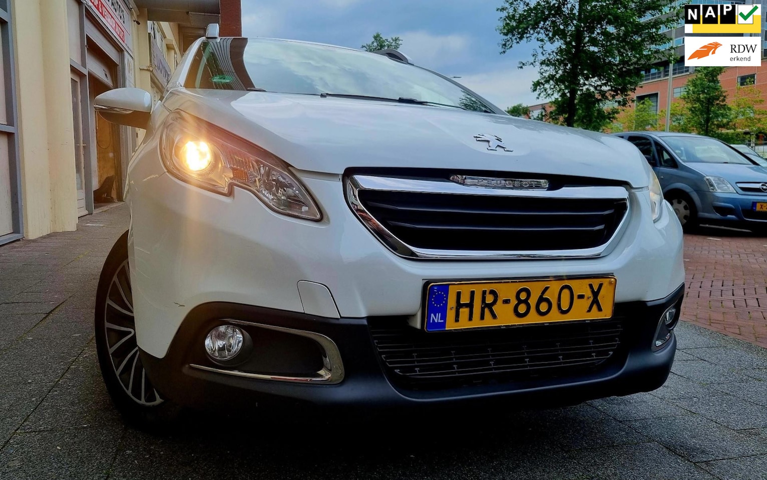 Peugeot 2008 - 1.2 VTi Active Navi Airco - AutoWereld.nl