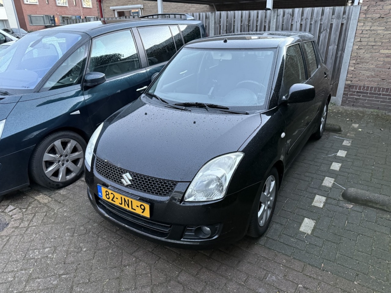 Suzuki Swift - 1.3 Bandit 5-Drs Airco Zwart Nwe APK en Koppeling!! - AutoWereld.nl
