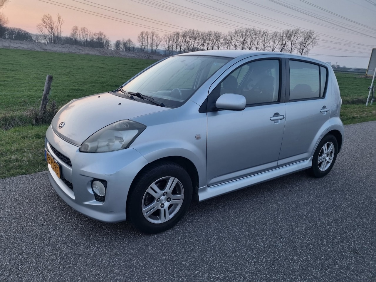 Daihatsu Sirion 2 - 1.3-16V Comfort 5 deurs - AutoWereld.nl