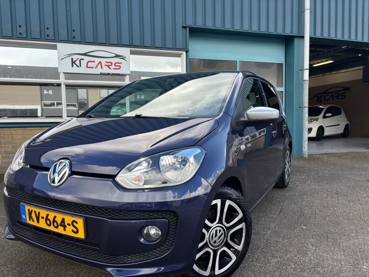 Volkswagen Up! - 1.0 high up! BlueMotion| CLUB | Luxe uitvoering | Cruise | Stlverwarming | Parksensoren | - AutoWereld.nl