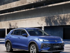 Volkswagen T-Roc - Life First Edition | 'App-Connect' draadloze smartphone integratie | Automatische afstands