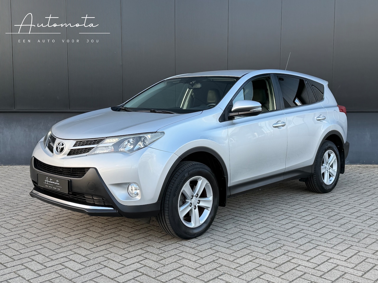 Toyota RAV4 - 2.0 Executive Business 4WD Uniek met LPG G3! / Leder / Trekhaak - AutoWereld.nl