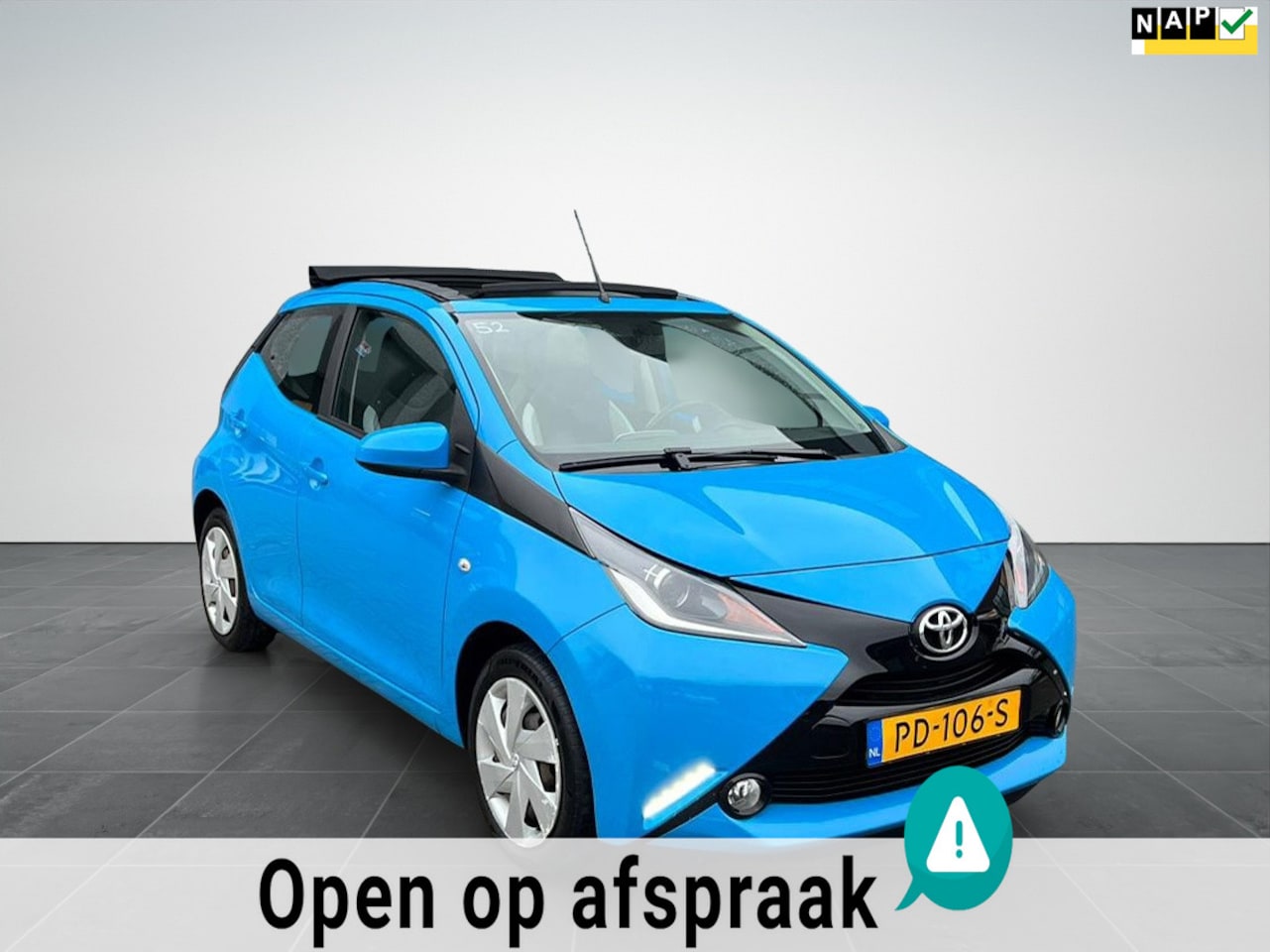Toyota Aygo - 1.0 VVT-i x-wave Airco|Achteruitrijcamera|Cabrio - AutoWereld.nl