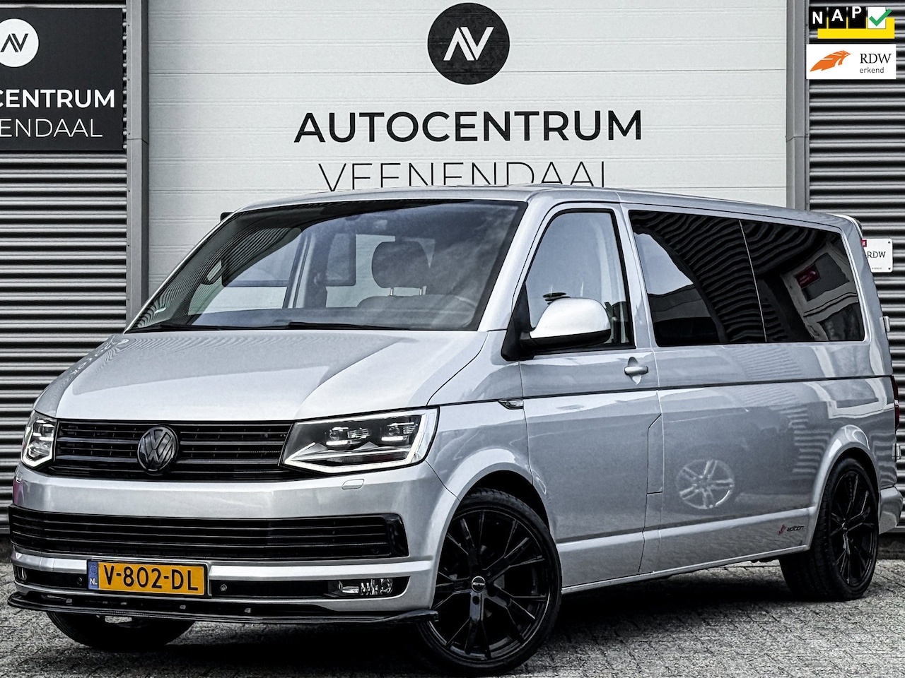 Volkswagen Transporter - 2.0 TDI L2H1 Dubbel Cabine DSG 150 PK Highline 20''/CARPLAY/CAMERA/TREKHAAK - AutoWereld.nl