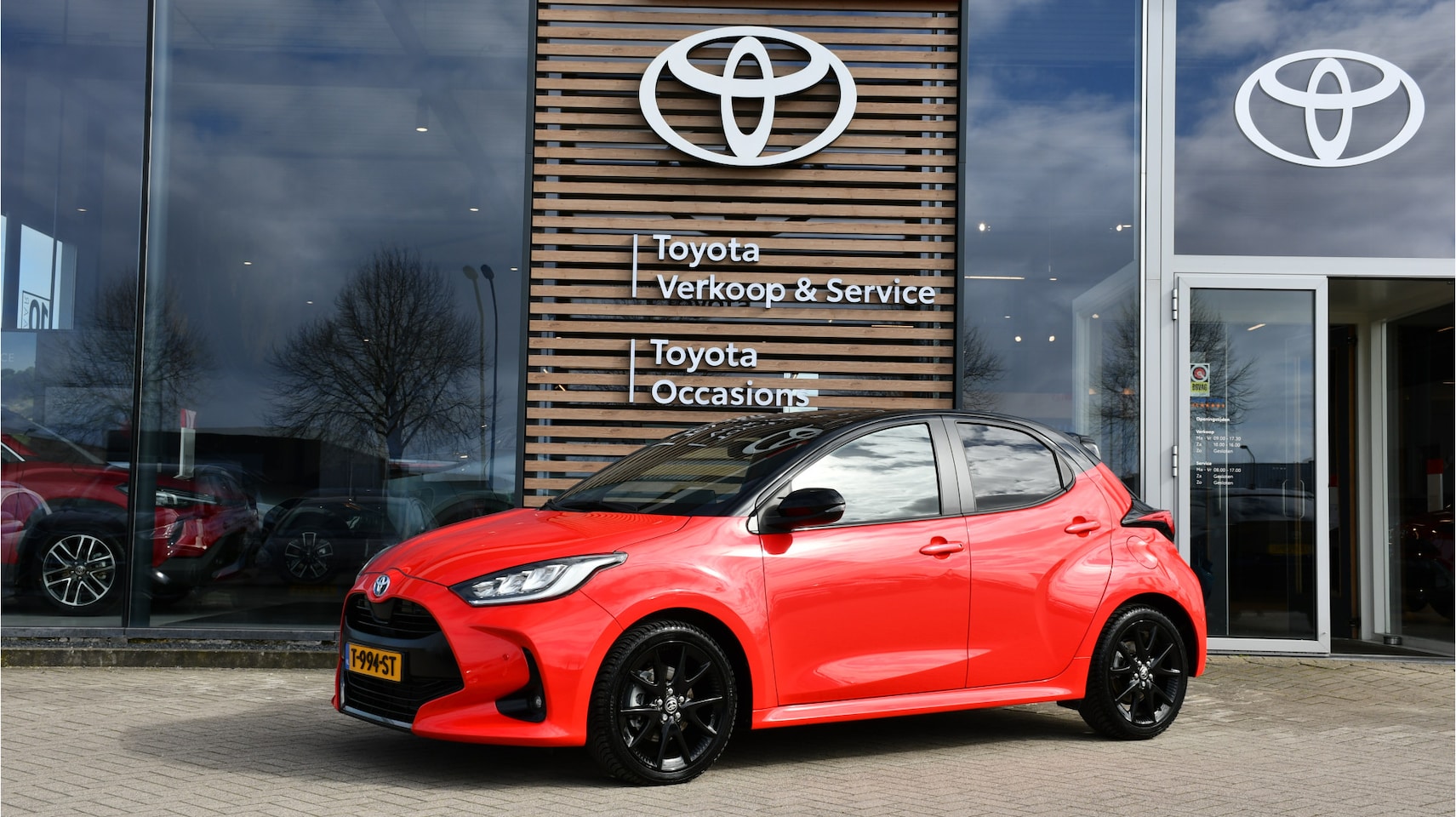 Toyota Yaris - 1.5 Hybrid Executive Automaat 116pk | BSM | PDC vóór- & achter | Navigatie | 1e Eigenaar | - AutoWereld.nl