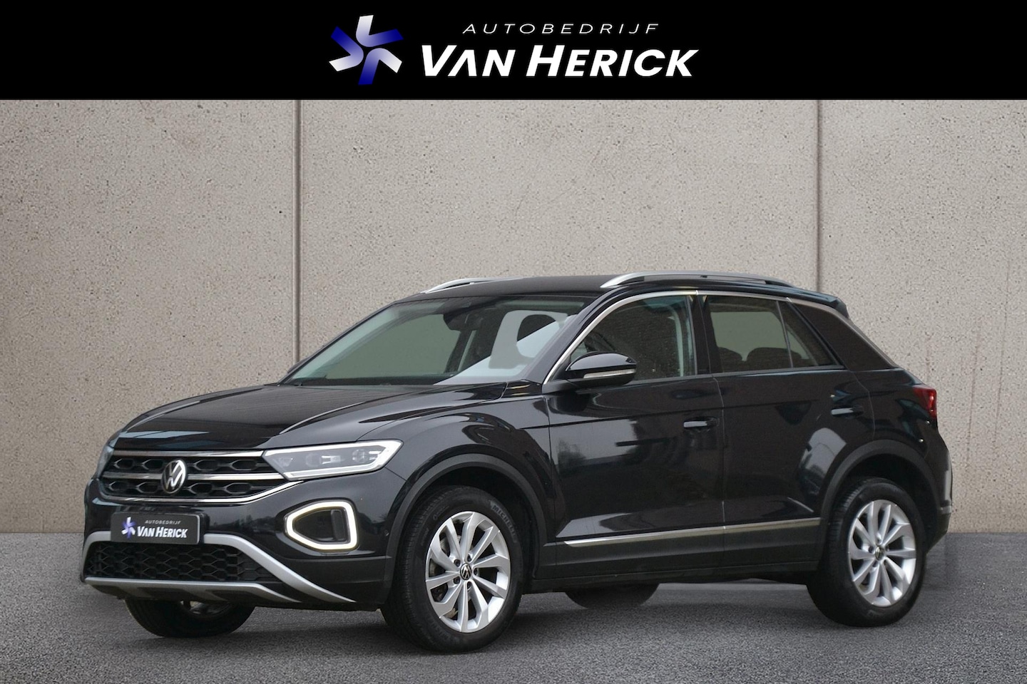 Volkswagen T-Roc - 1.5 TSI Style 150PK Automaat | ACC | Stoelverwarming | Side Assist - AutoWereld.nl