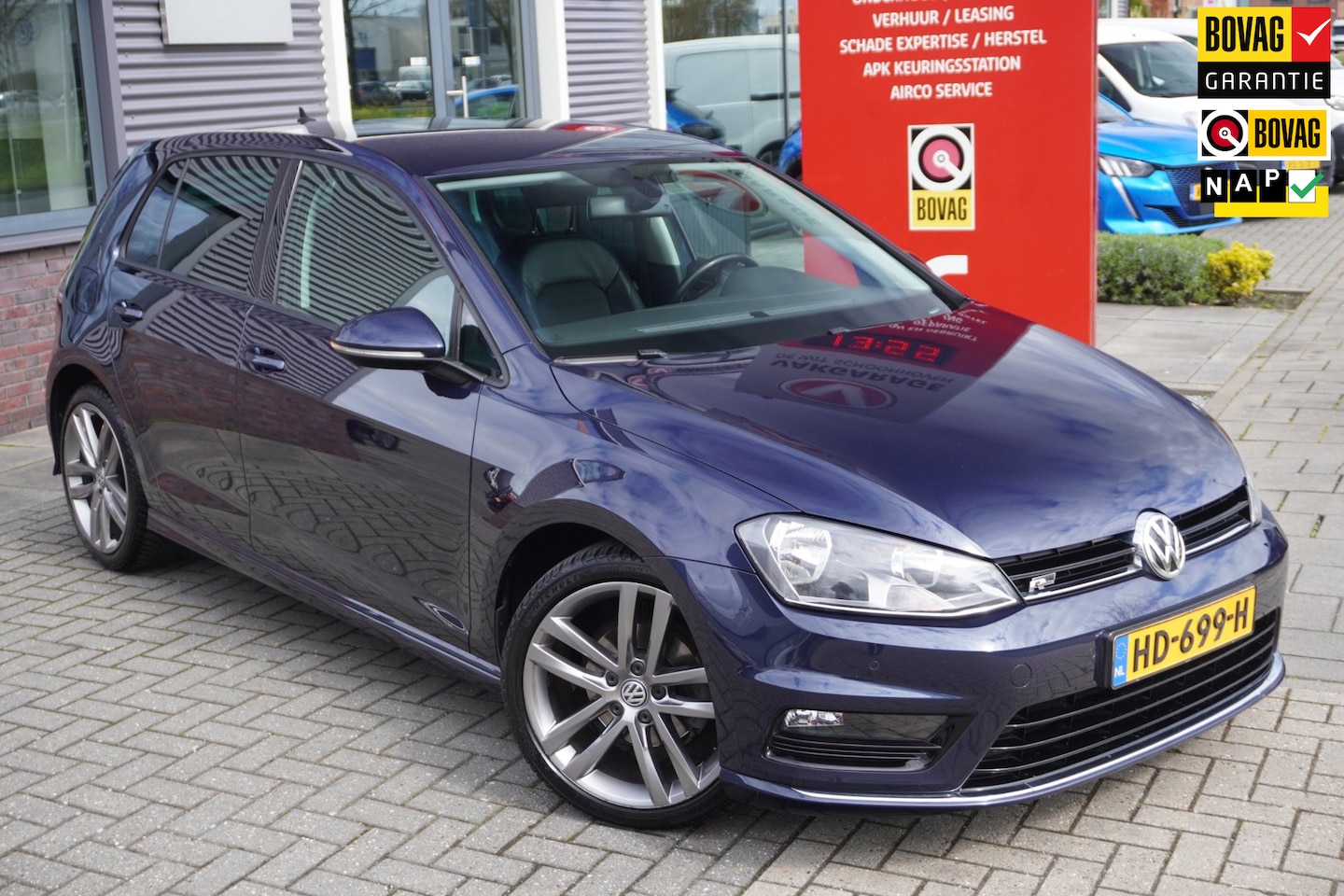 Volkswagen Golf - 1.2 TSI Business Edition R-Line / Massage / Camera / Cruise control / Bluetooth - AutoWereld.nl
