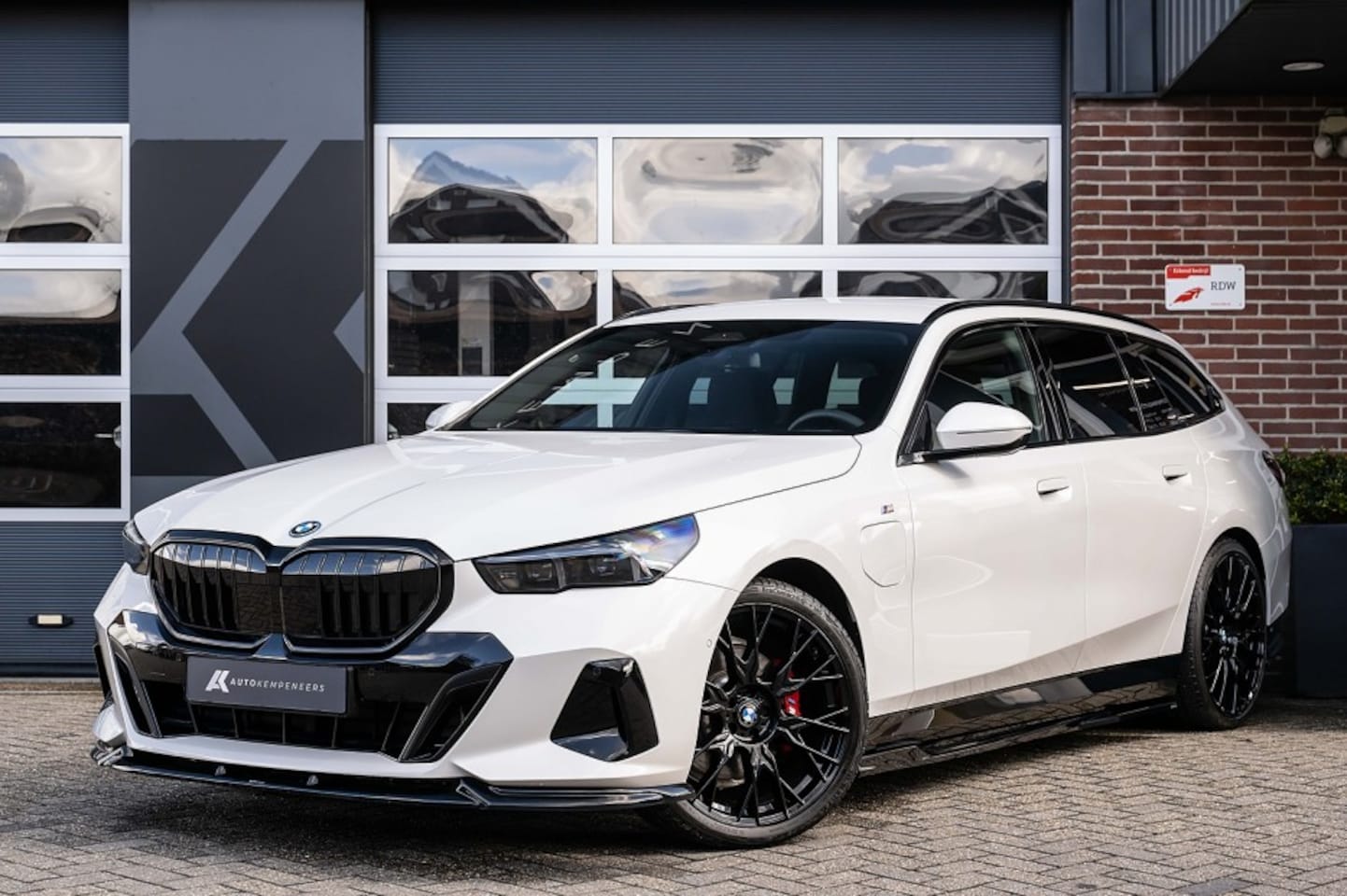 BMW 5-serie Touring - 530e xDrive M Sport Pro | Maxton | Harman/Kardon | Driving Ass. Plus. | Camera | Iconic | - AutoWereld.nl
