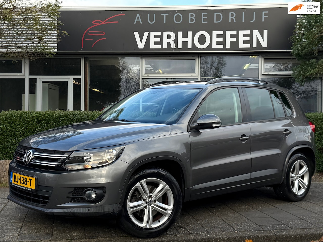 Volkswagen Tiguan - 1.4 TSI Sport&Style - PANORAMADAK - CLIMATE / CRUSE CONTR - AUTOMATISCH INPARKEREN ! - AutoWereld.nl