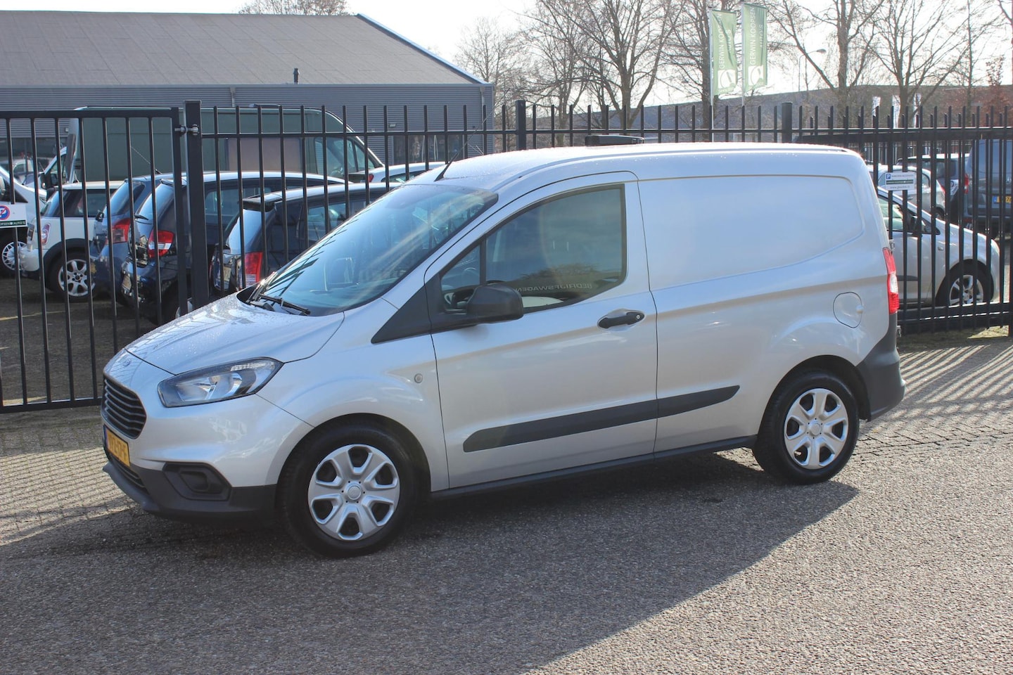 Ford Transit Courier - 1.5 TDCI Trend Duratorq S&S, Navigatie, Airco! - AutoWereld.nl