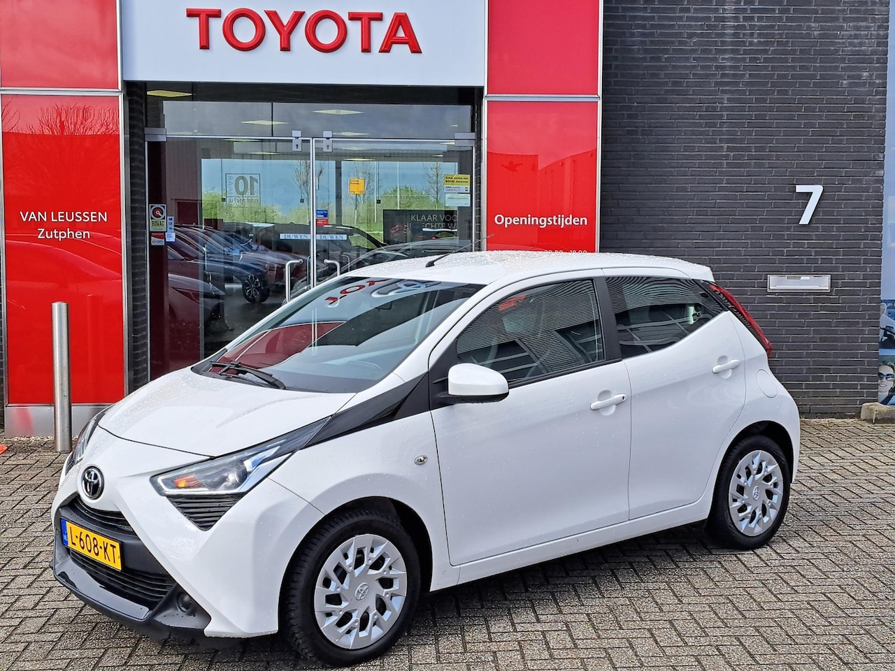 Toyota Aygo - PLAY ACHTERUITRIJCAMERA AIRCO APPLE CARPLAY / ANDROID AUTO - AutoWereld.nl