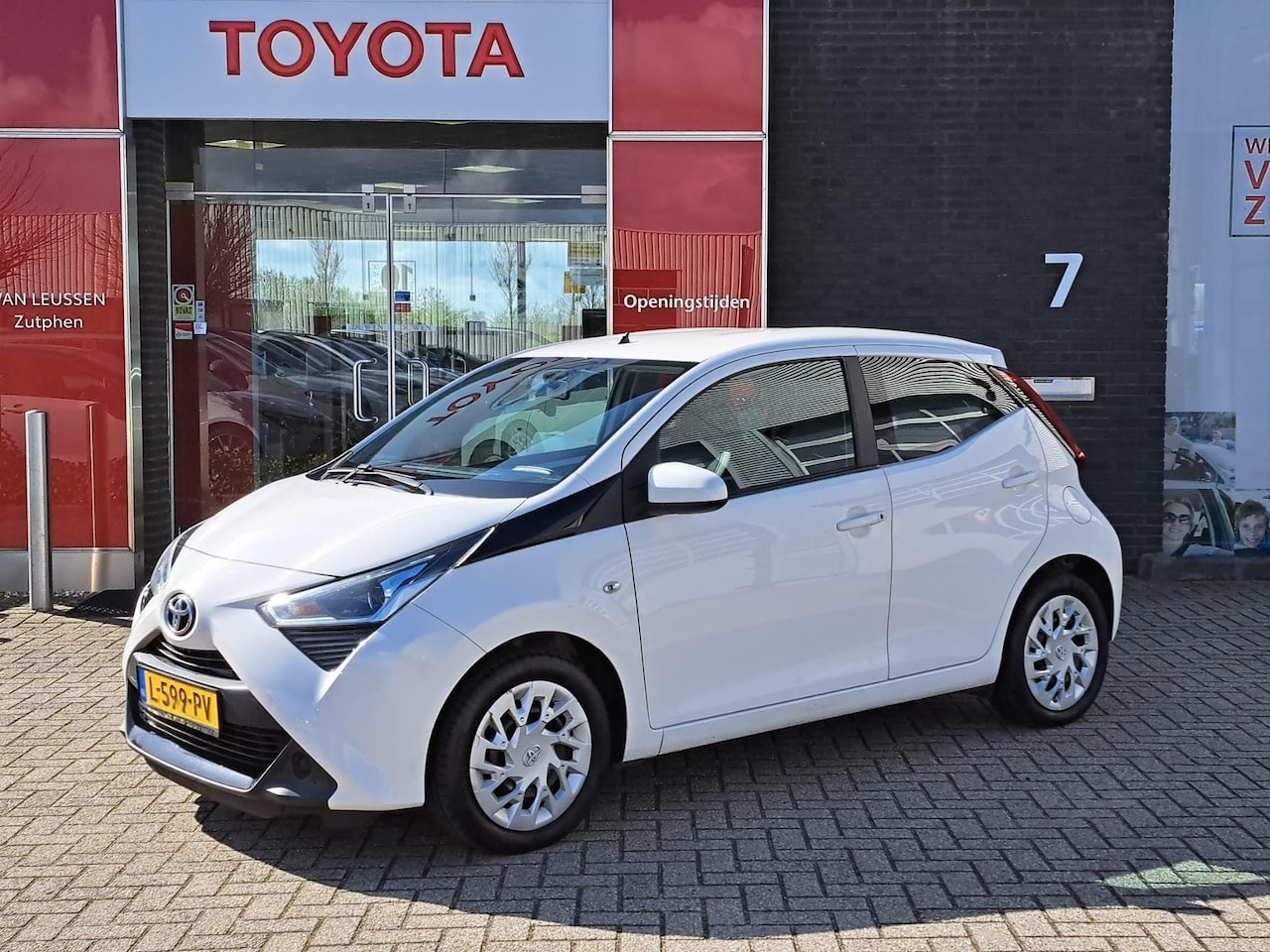 Toyota Aygo X - X-PLAY SUPER ZUINIG HANDSFREE SPEEDLIMITER - AutoWereld.nl