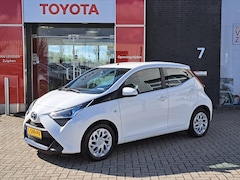 Toyota Aygo X - X-PLAY CAMERA AIRCO APPLE/ANDROID AUDIO-STUURWIELBEDIENING LED-DAGRIJVERL
