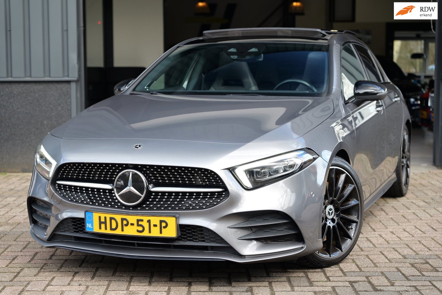 Mercedes-Benz A-klasse - A250 AMG|19inch|Pano|Burmester|Widescreen|Memory|Virtual|Sfeer - AutoWereld.nl