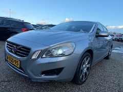 Volvo V60 - 2.4 D6 AWD Plug-In Hybrid Pure Limited Leer Memory Cruise PDC Nieuwe Banden