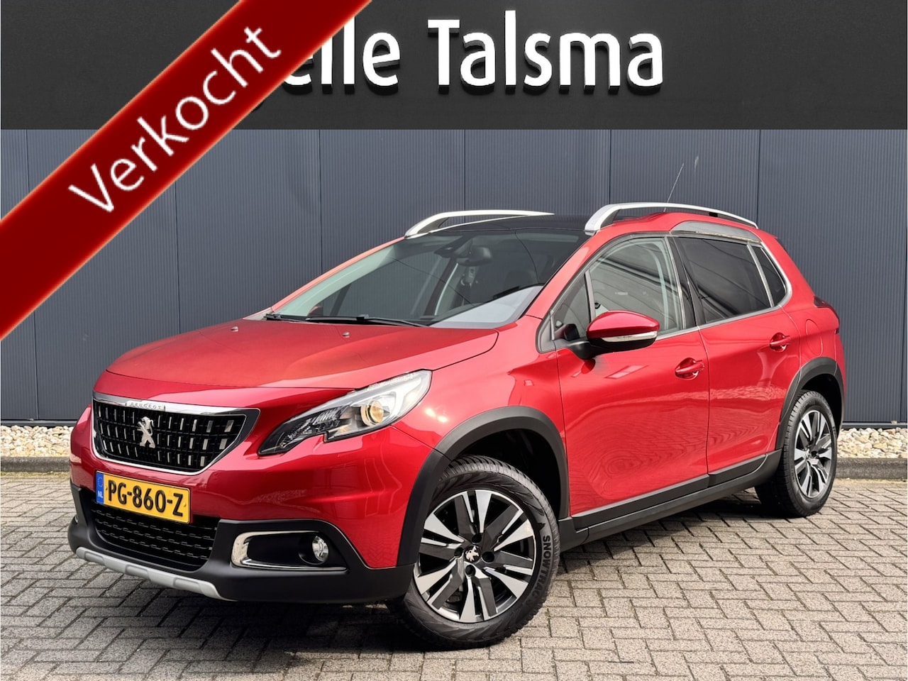Peugeot 2008 - 1.2 PureTech Allure | Panoramadak | Trekhaak | Cruise Control | Apple carplay - AutoWereld.nl