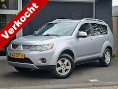 Mitsubishi Outlander - 2.4 Intro Edition 2WD CLIMA / CRUISE / TREKHAAK