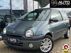 Renault Twingo - 1.2 Paris | LUXE | UNIEK LIEFHEBBERSAUTO | BOMVOL | Zeer Nette Staat | PANO | Lederen Bekl