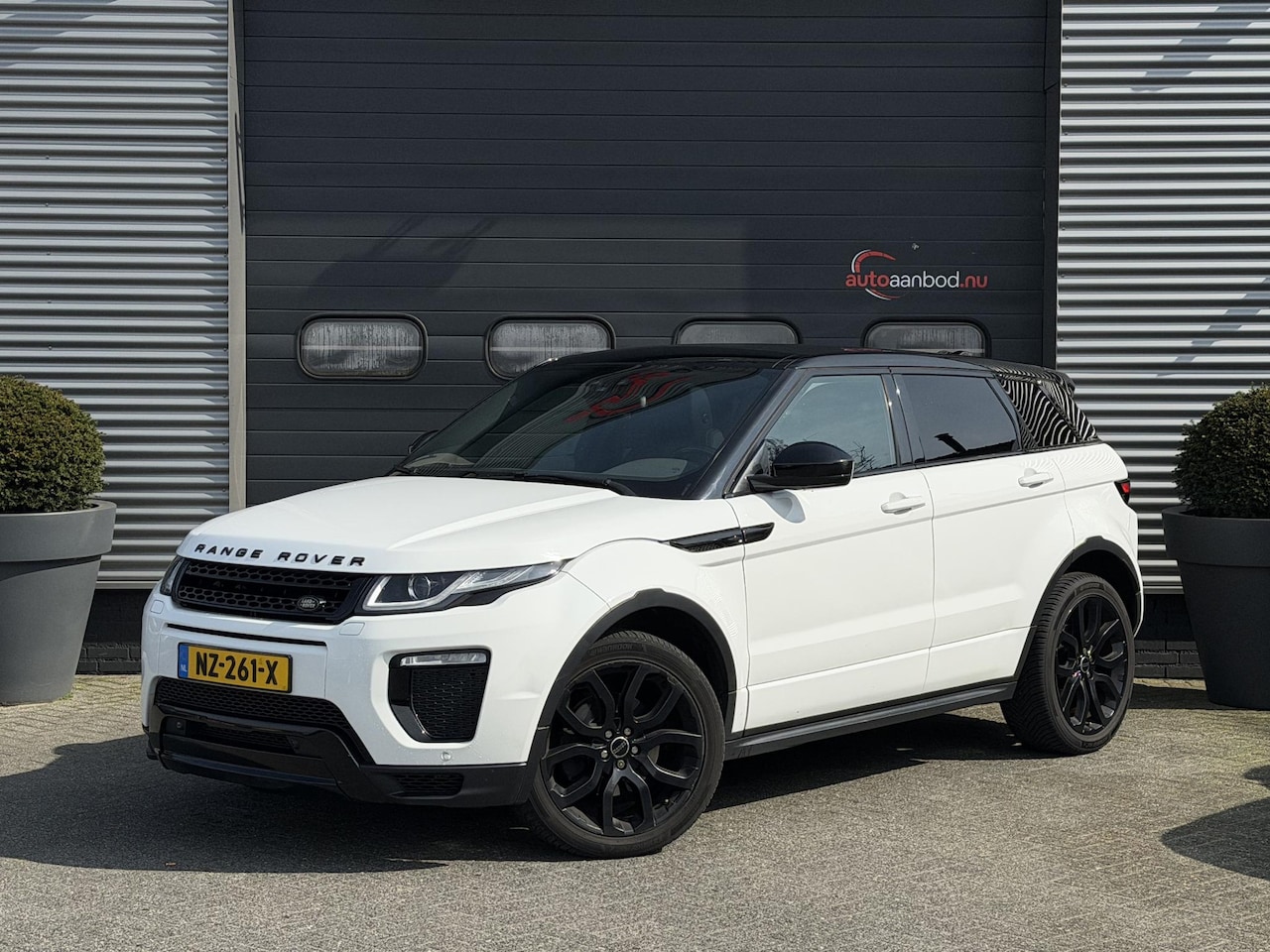 Land Rover Range Rover Evoque - 2.0 TD4 HSE Dynamic | Panoramadak | Camera | Blackpack | 20 Inch Lichtmetalen Velgen | - AutoWereld.nl