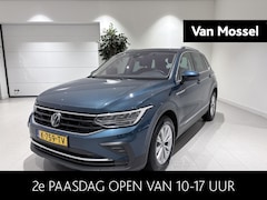 Volkswagen Tiguan - 1.5 TSI Life Business 150 PK | Apple Carplay | Achteruitrijcamera | Panoramadak | Trekhaak